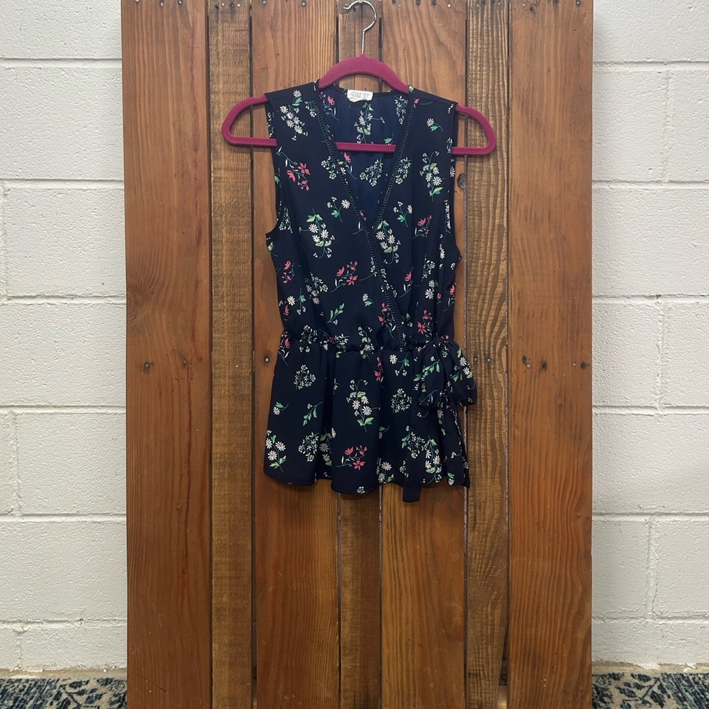 Sienna Sky size medium navy floral tank top